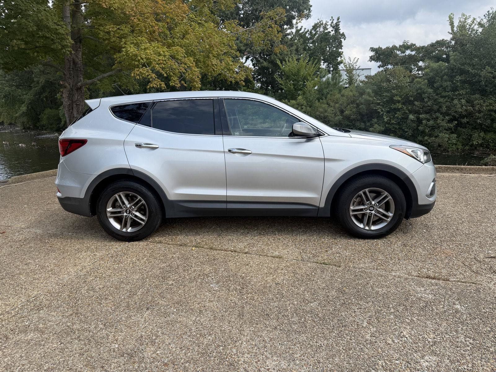 Used 2018 Hyundai Santa Fe Sport FWD image 2