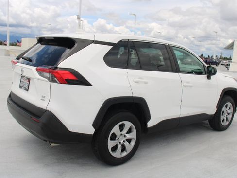 Certified 2022 Toyota RAV4 LE AWD/4WD image 3