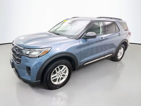 Used 2025 Ford Explorer Active AWD/4WD image 3