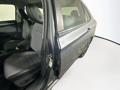 Used 2025 Volkswagen Jetta SE FWD image 12