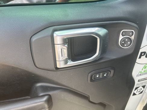 Used 2018 Jeep Wrangler Unlimited Sport S AWD/4WD image 8