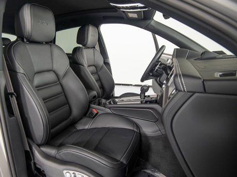 New 2026 Porsche Macan GTS image 34