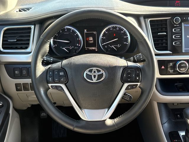 Used 2018 Toyota Highlander XLE AWD/4WD image 15