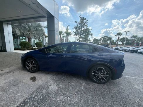 Used 2024 Toyota Prius XLE FWD image 4