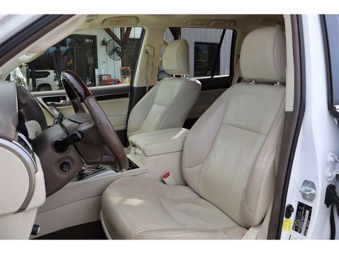 Used 2017 Lexus GX 460 image 17