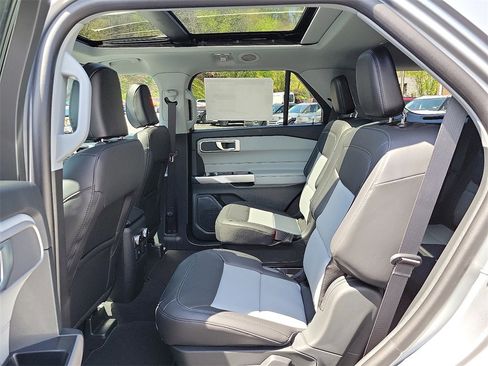 New 2024 Ford Explorer XLT w/ Equipment Group 202A image 5