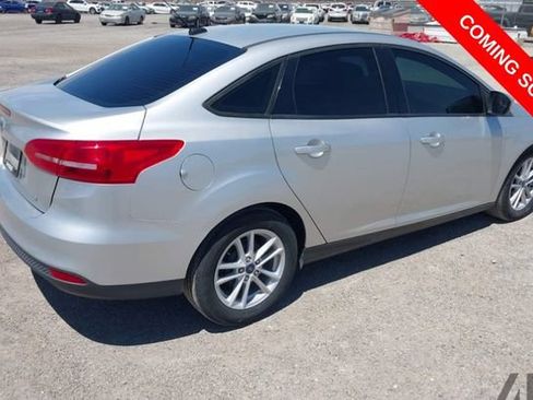 Used 2018 Ford Focus SE FWD image 4