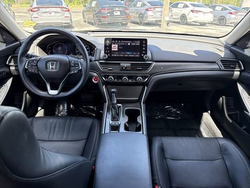 Used 2018 Honda Accord Touring image 19