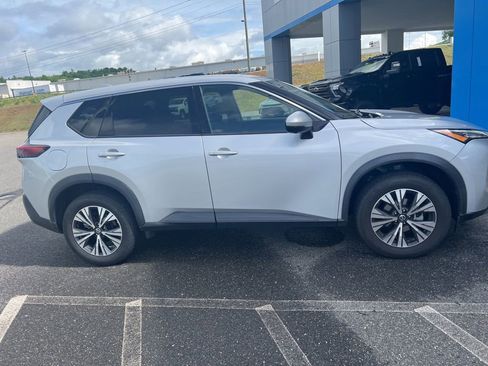Used 2021 Nissan Rogue SV AWD/4WD image 3