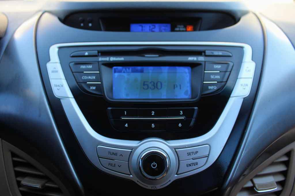 Used 2013 Hyundai Elantra Limited FWD image 16