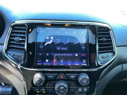 Used 2020 Jeep Grand Cherokee Altitude image 17