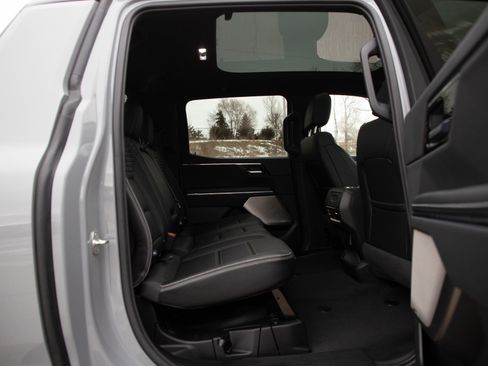 Used 2025 GMC Sierra EV Denali image 12
