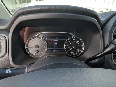 Used 2022 Nissan Titan SV image 11