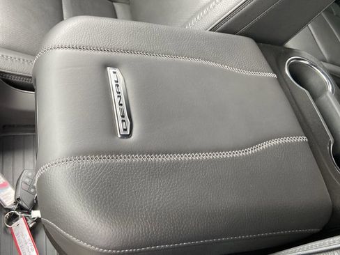 Used 2025 GMC Yukon Denali image 42