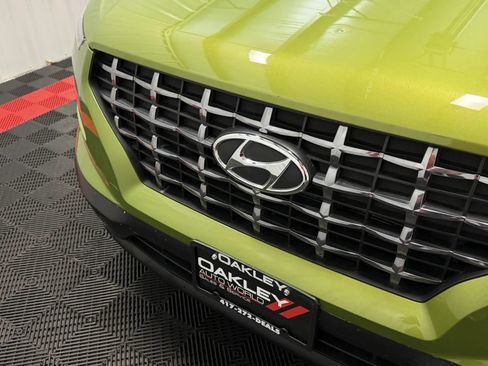 Used 2023 Hyundai Venue SEL FWD image 8