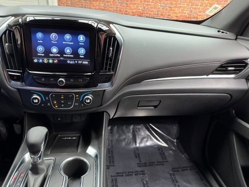 Used 2023 Chevrolet Traverse LT image 17