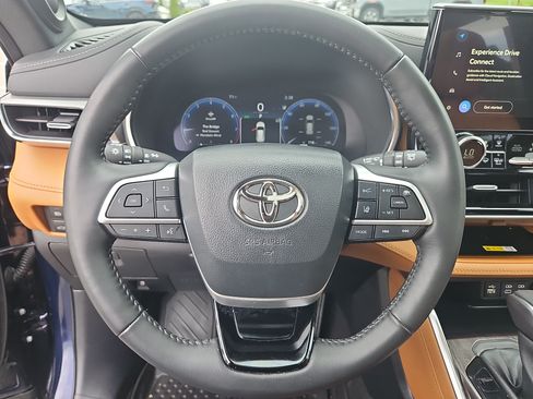 Used 2023 Toyota Highlander Platinum AWD/4WD image 24