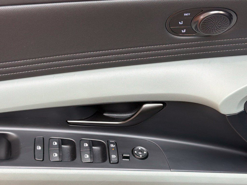Certified 2024 Hyundai Elantra Limited FWD image 22
