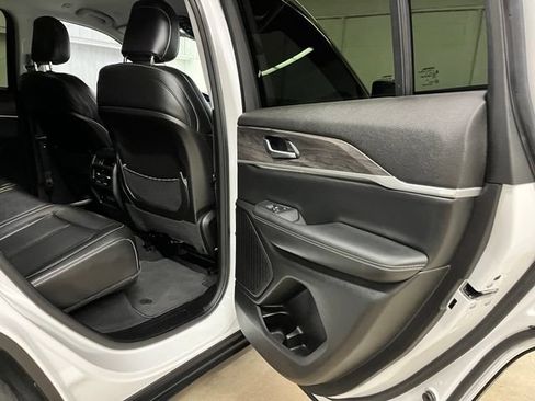Used 2023 Jeep Grand Cherokee Limited RWD image 14