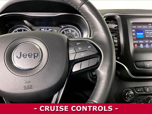 Used 2019 Jeep Cherokee Latitude Plus AWD/4WD image 12