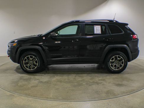 Used 2020 Jeep Cherokee Trailhawk AWD/4WD image 3