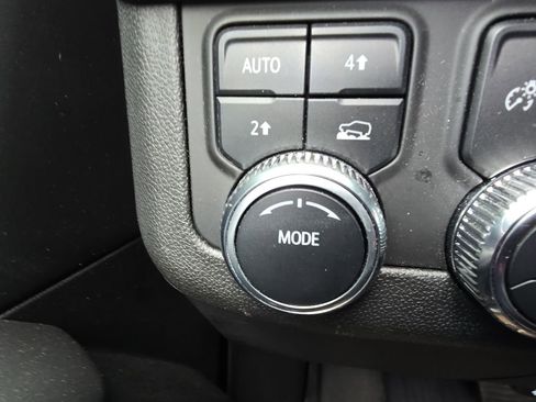 Used 2023 GMC Yukon XL SLT w/ SLT Luxury Package AWD/4WD image 16
