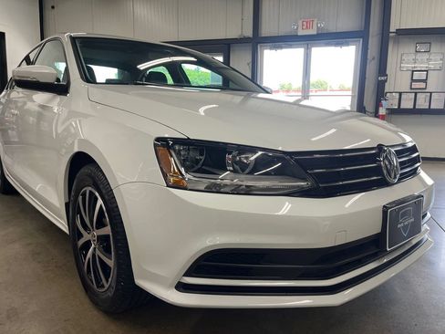 Used 2017 Volkswagen Jetta SE FWD image 22