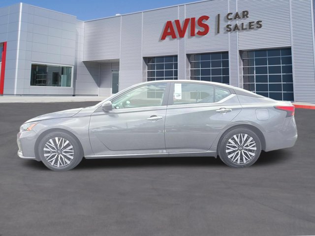 Used 2025 Nissan Altima 2.5 SV FWD image 10