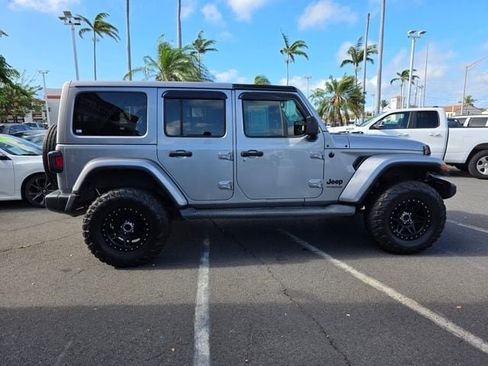 Used 2019 Jeep Wrangler Unlimited Sahara AWD/4WD image 8