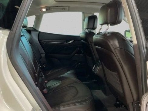 Used 2021 Maserati Levante S GranLusso image 11