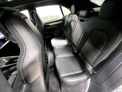 Used 2025 Porsche Macan Electric image 30