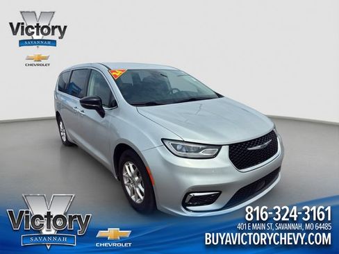 Used 2024 Chrysler Pacifica Touring-L FWD image 1