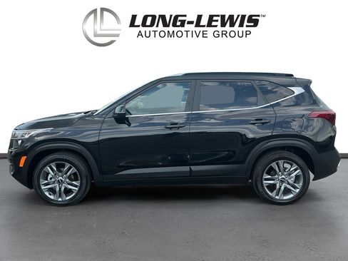 Used 2023 Kia Seltos S w/ Navigation Package FWD image 2