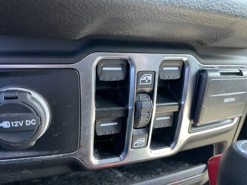 Used 2024 Jeep Wrangler Unlimited w/ Convenience Group AWD/4WD image 23