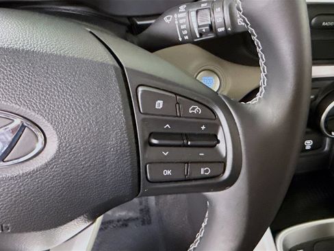 Used 2024 Hyundai Venue SEL FWD image 22