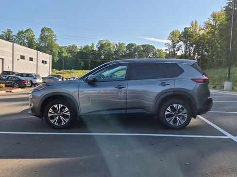 Used 2023 Nissan Rogue SV FWD image 3