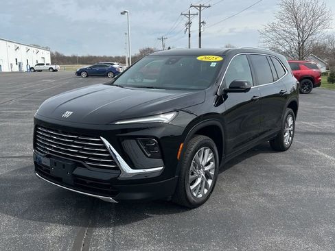 Used 2025 Buick Enclave Preferred image 3