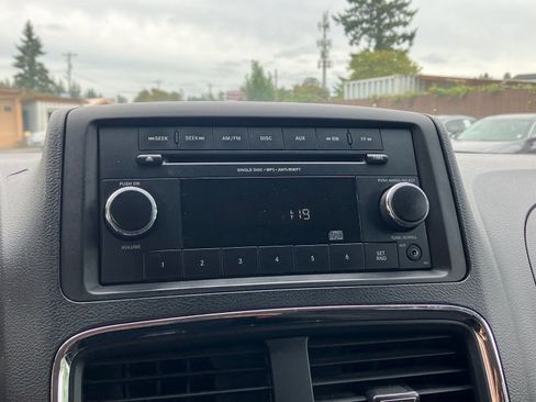 Used 2014 Dodge Grand Caravan American Value Package FWD image 27