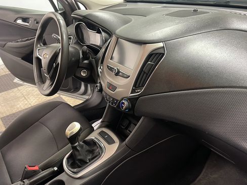 Used 2017 Chevrolet Cruze LS FWD image 18