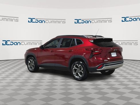 Used 2024 Chevrolet Trax LT FWD image 6