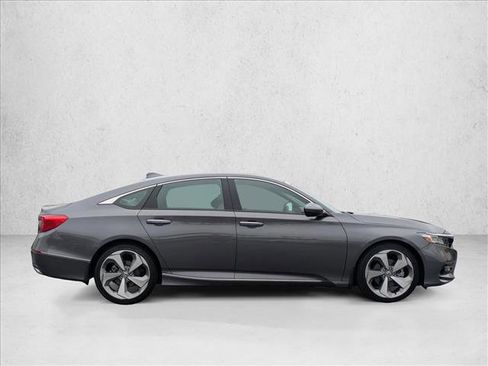 Used 2018 Honda Accord Touring image 4