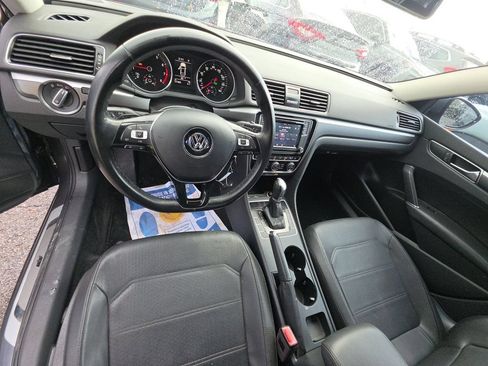 Used 2018 Volkswagen Passat 2.0T R-Line FWD image 5