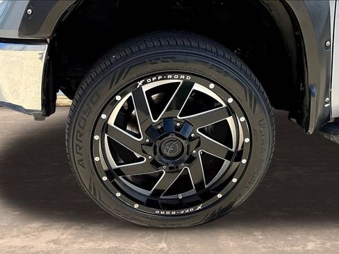 Used 2018 Toyota Tundra SR5 w/ SR5 Upgrade Package AWD/4WD image 37