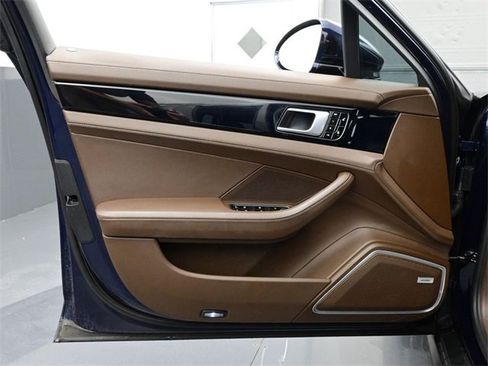 Used 2018 Porsche Panamera 4S image 7
