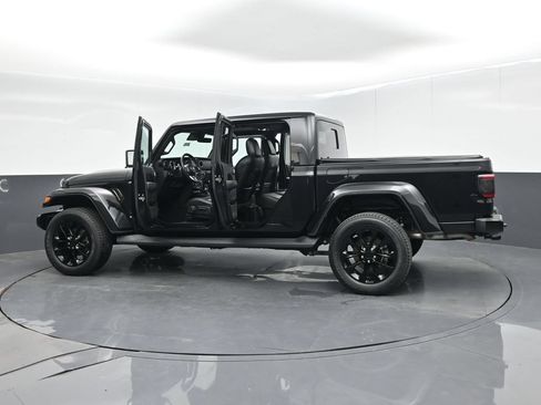 Used 2022 Jeep Gladiator Overland AWD/4WD image 65