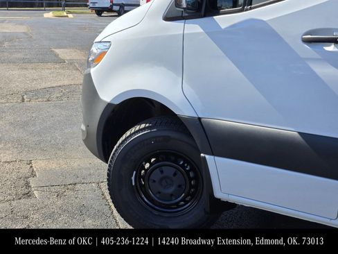 Used 2025 Mercedes-Benz Sprinter 2500 image 5