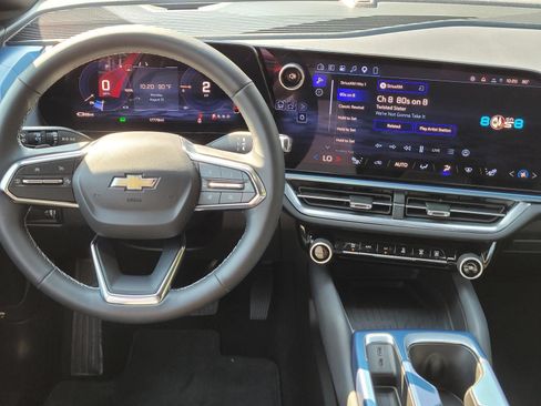 Used 2024 Chevrolet Equinox EV LT FWD image 18