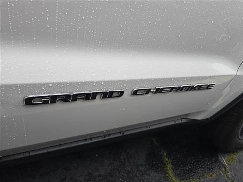Used 2021 Jeep Grand Cherokee Limited w/ Trailer Tow Group IV AWD/4WD image 28