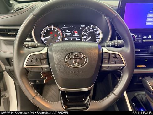 Used 2023 Toyota Highlander XSE FWD image 20