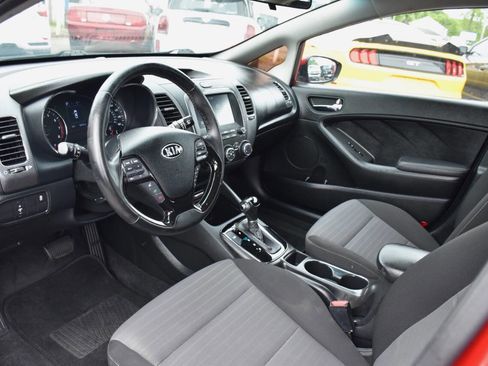 Used 2017 Kia Forte S FWD image 12